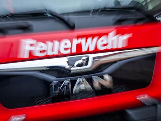 Auflieger mit alkoholfreiem Bier brennt völlig aus