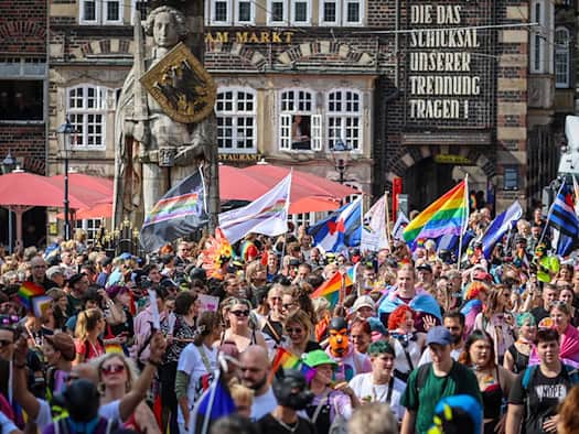 CSD in Bremen – 30.000 Menschen und viel Polizei
