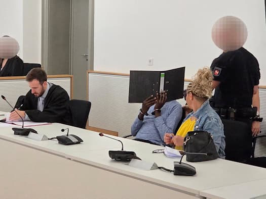 Demenzkranke Frau vergewaltigt? - Pfleger muss Gefängnis