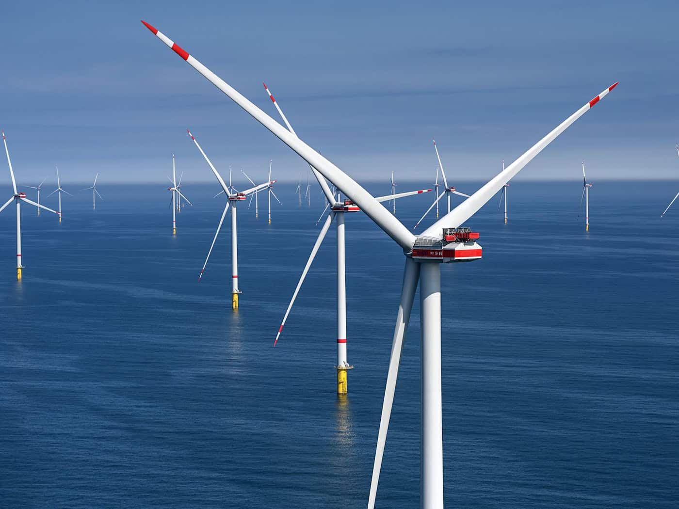 Einer der größten Offshore-Windparks nimmt Betrieb auf