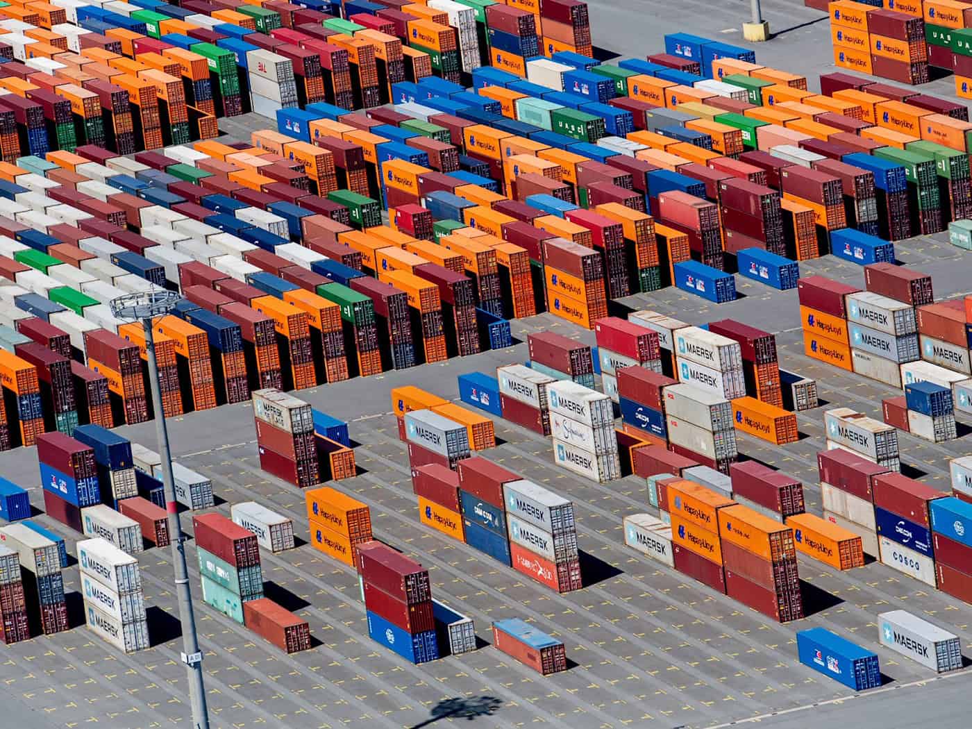 Erste Bilanz der Seehäfen: Mehr Container, weniger Massengut