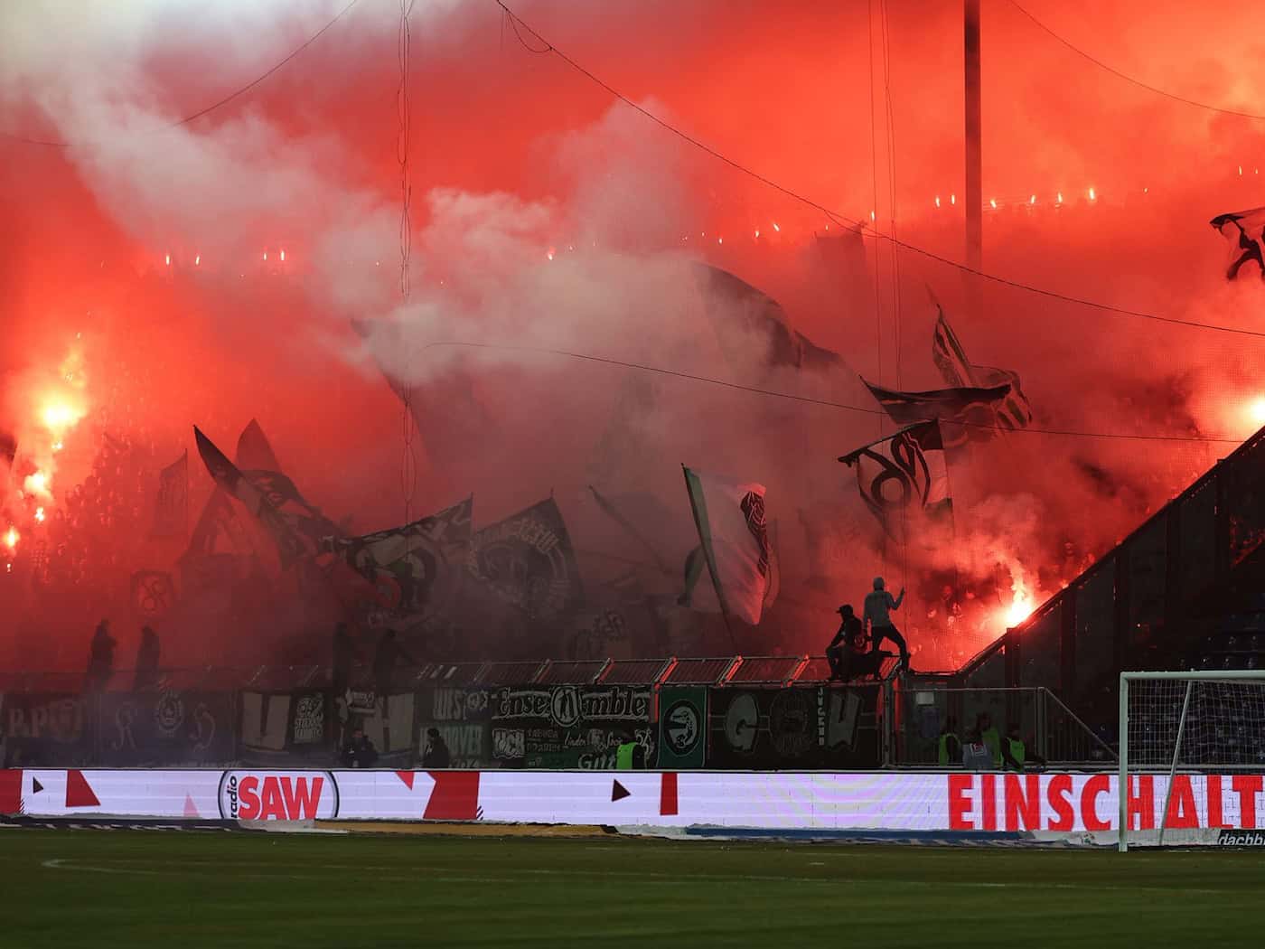 Hannover 96 wegen Pyrotechnik im Niedersachsen-Derby zu 230.400 Euro Geldstrafe verurteilt