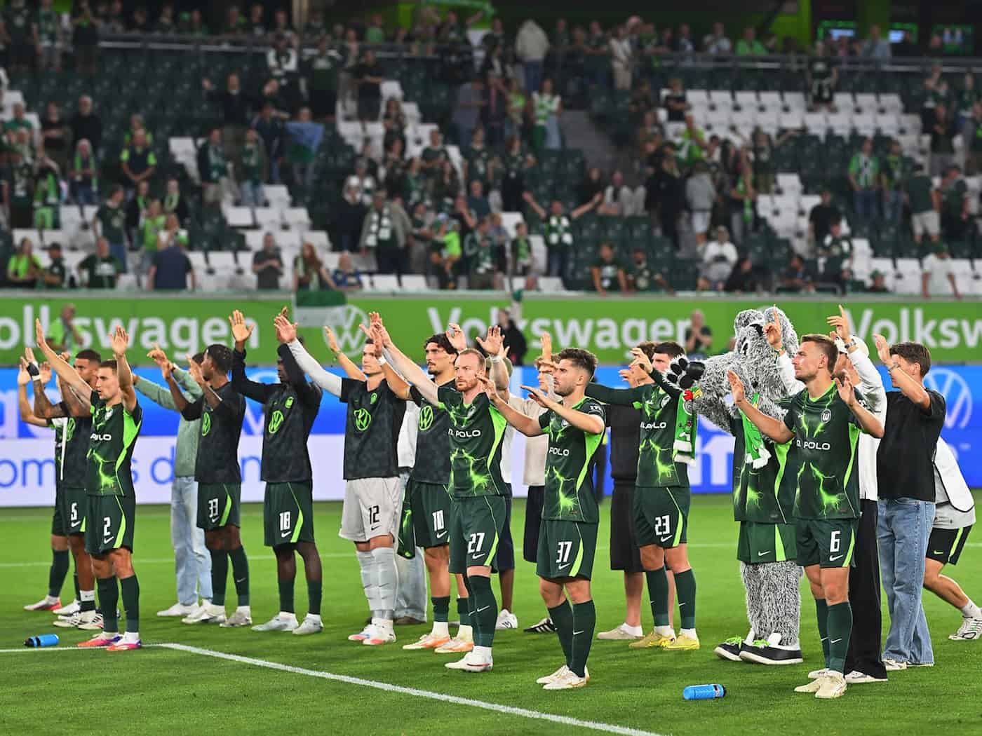 Favorit Wolfsburg stolpert - und der Erzrivale feiert