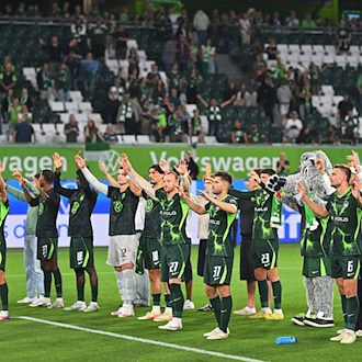 Favorit Wolfsburg stolpert - und der Erzrivale feiert