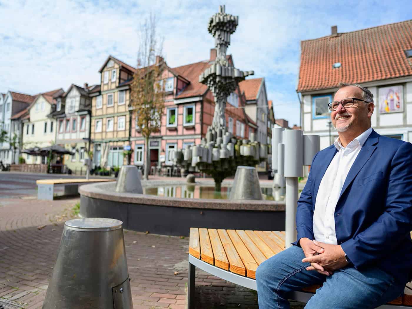 Uelzen: Flüsterbrunnen mit 100 Wassergeschichten belebt Schnellenmarkt