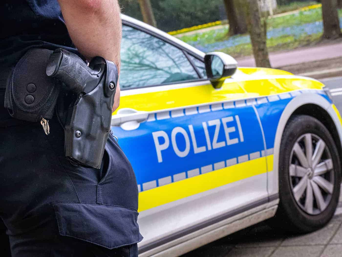 Fußgänger stirbt nach Schlägen - Fahnder suchen Autofahrer
