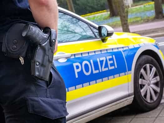 Fußgänger stirbt nach Schlägen - Fahnder suchen Autofahrer