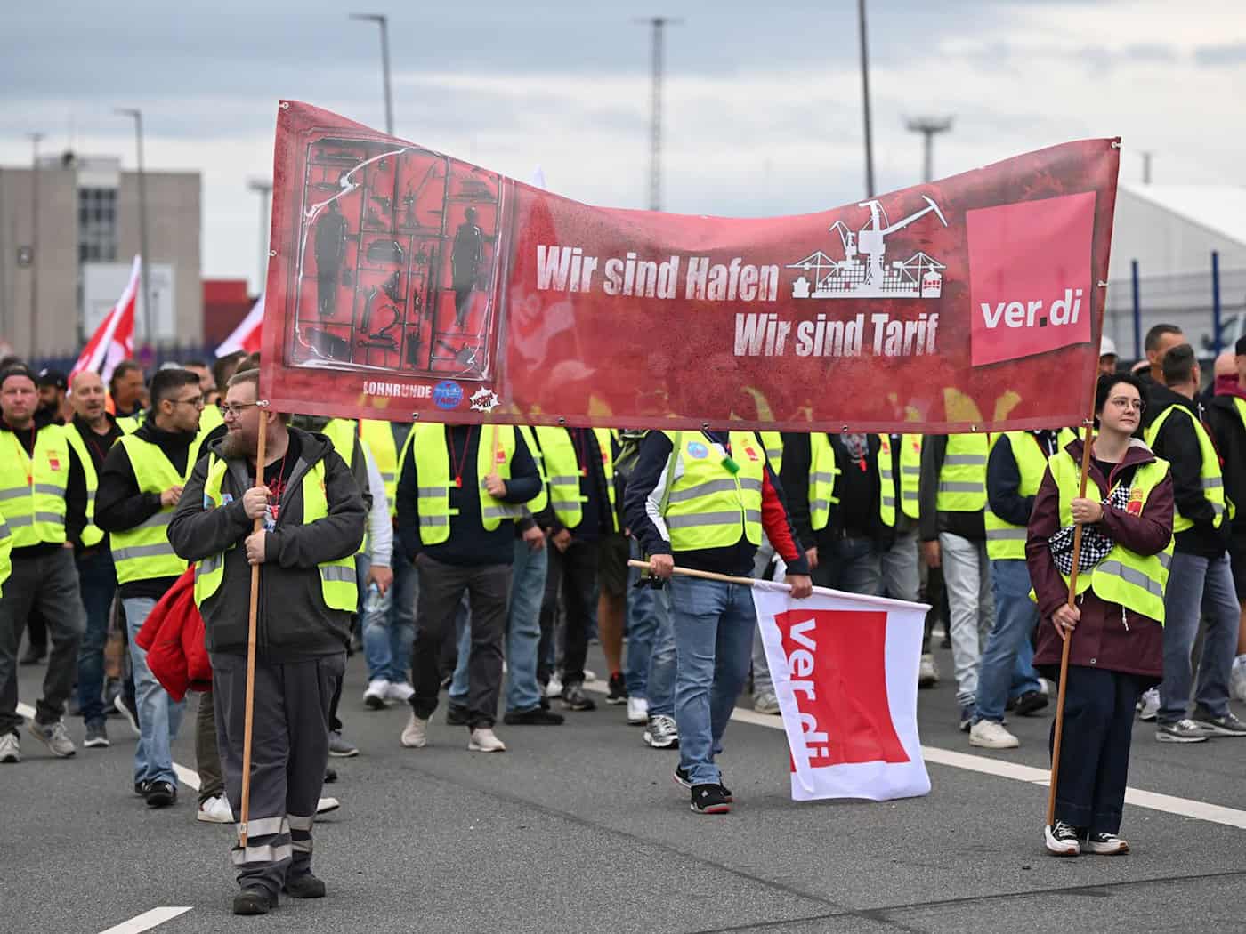 Hafenarbeiter bestreiken sechs deutsche Seehäfen