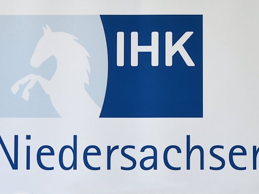 IHK-Umfrage in Niedersachsen: Firmen kritisieren lange Genehmigungsverfahren und mangelhafte digitale Angebote