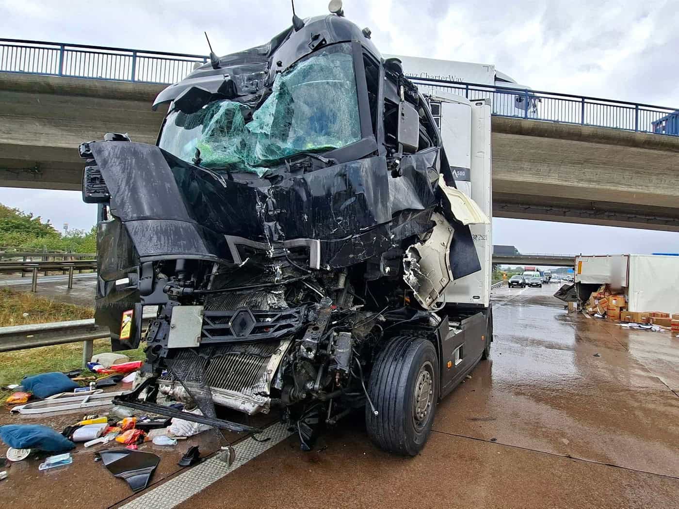 Lastwagen fährt auf Stauende auf – A1 bei Stuhr gesperrt