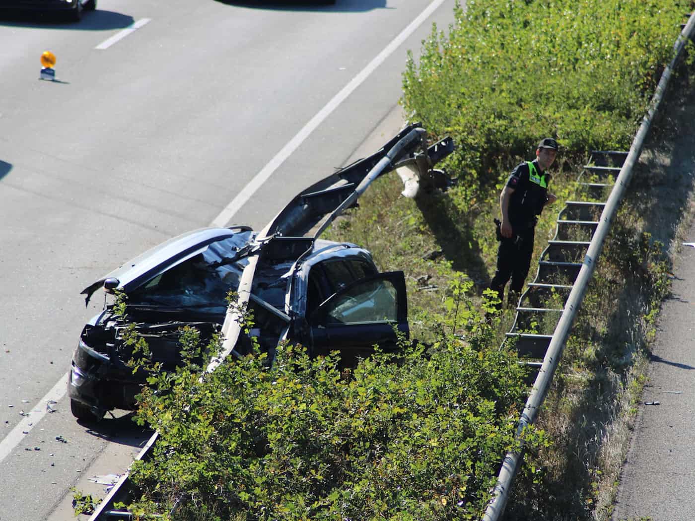 Mit Auto unter Leitplanke geraten: Mann wird schwer verletzt