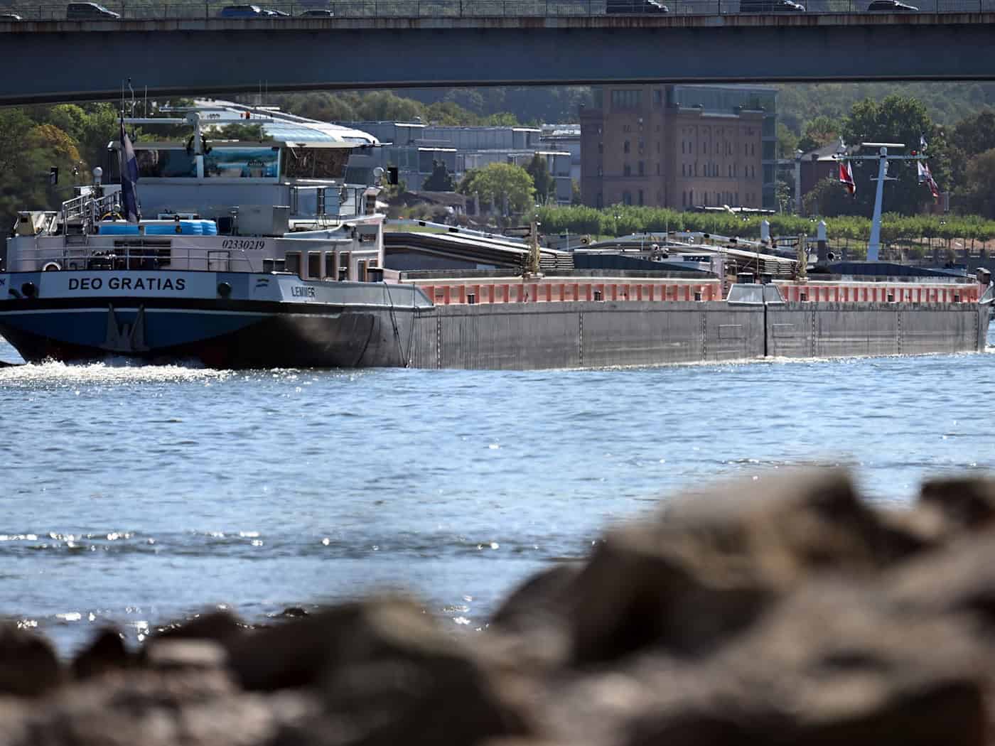 Niedersachsen hebt Sonn- und Feiertagsfahrverbot für Lkw wegen Niedrigwasser vorübergehend auf