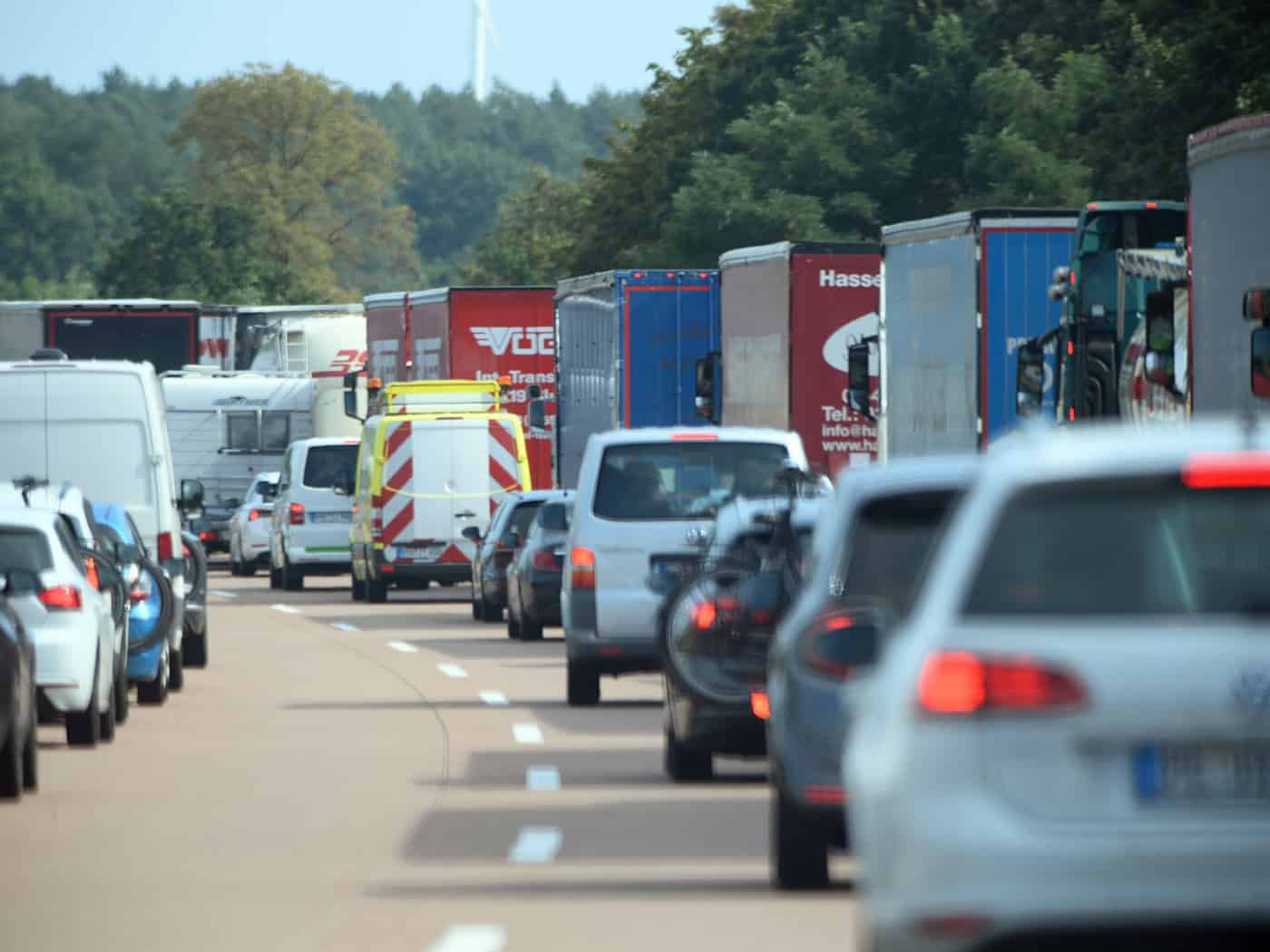 Polizei stoppt Autofahrer in Rettungsgasse