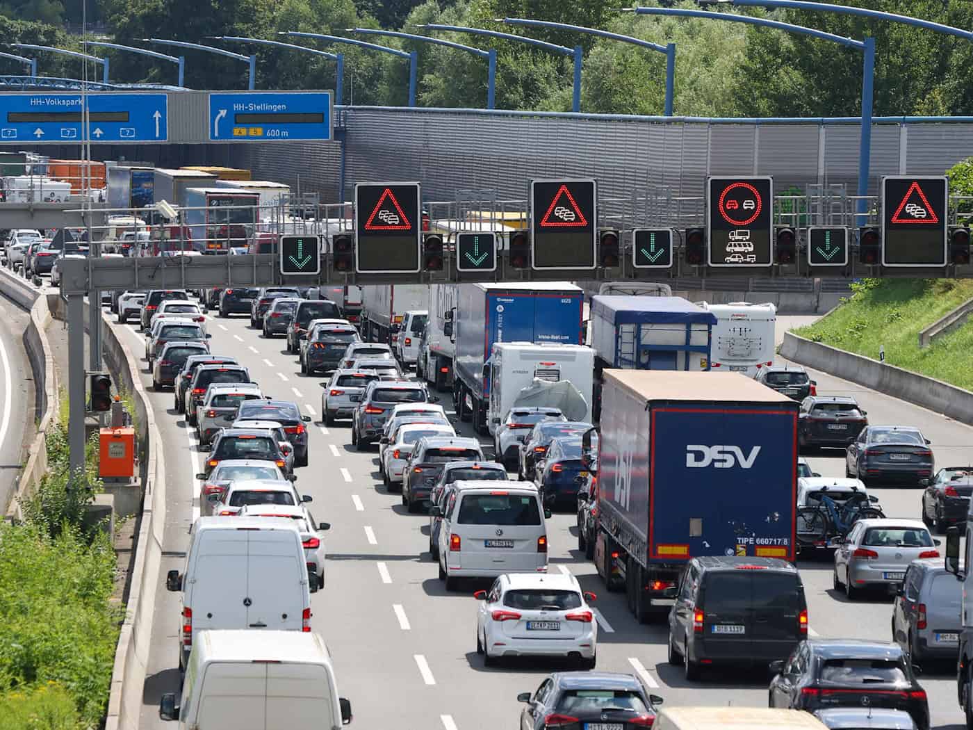 Reiserückkehrer sorgen für Stau auf Autobahnen im Norden