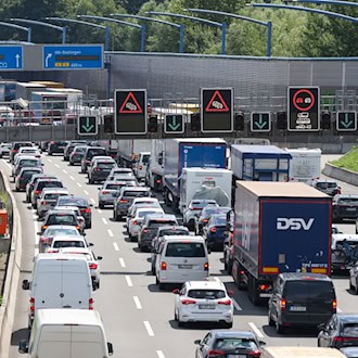Reiserückkehrer sorgen für Stau auf Autobahnen im Norden