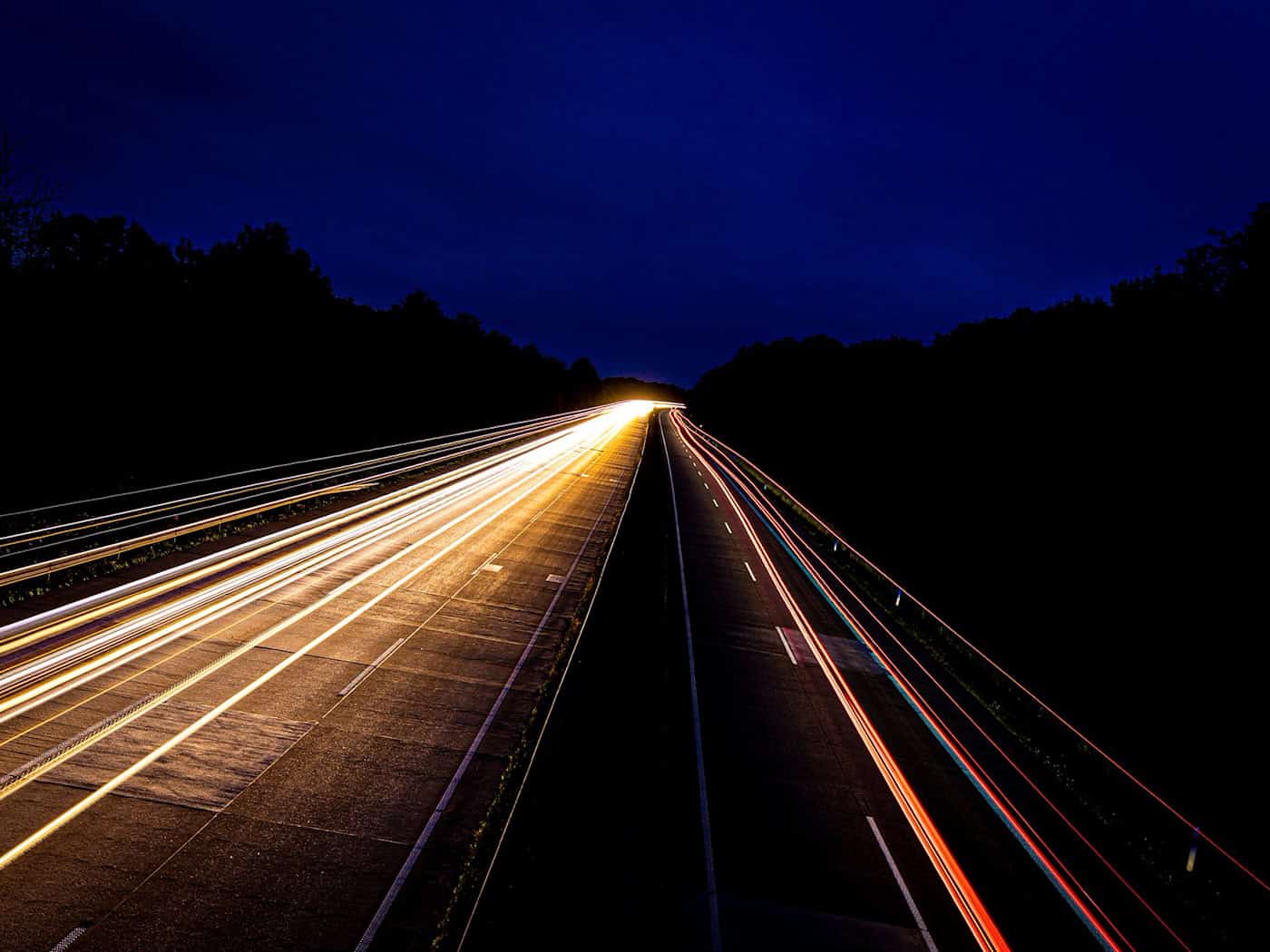 Schwertransporter blockiert stundenlang Autobahn 7