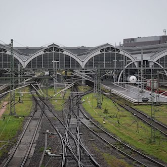 Bahn sperrt Lübecker Hauptbahnhof – Ferienende bringt Staugefahr in Schleswig-Holstein