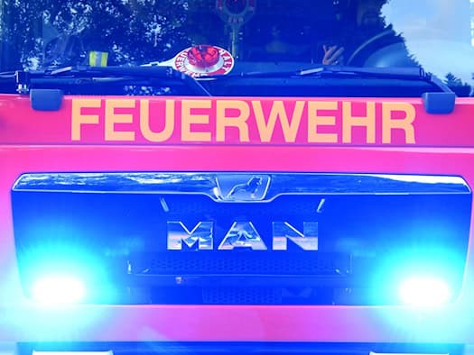 Stall und Scheune brennen - Pferd stirbt, gewaltiger Schaden
