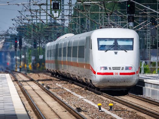 Stellwerksstörung bremst Bahnverkehr südlich von Hannover – ICE und Regionalzüge betroffen