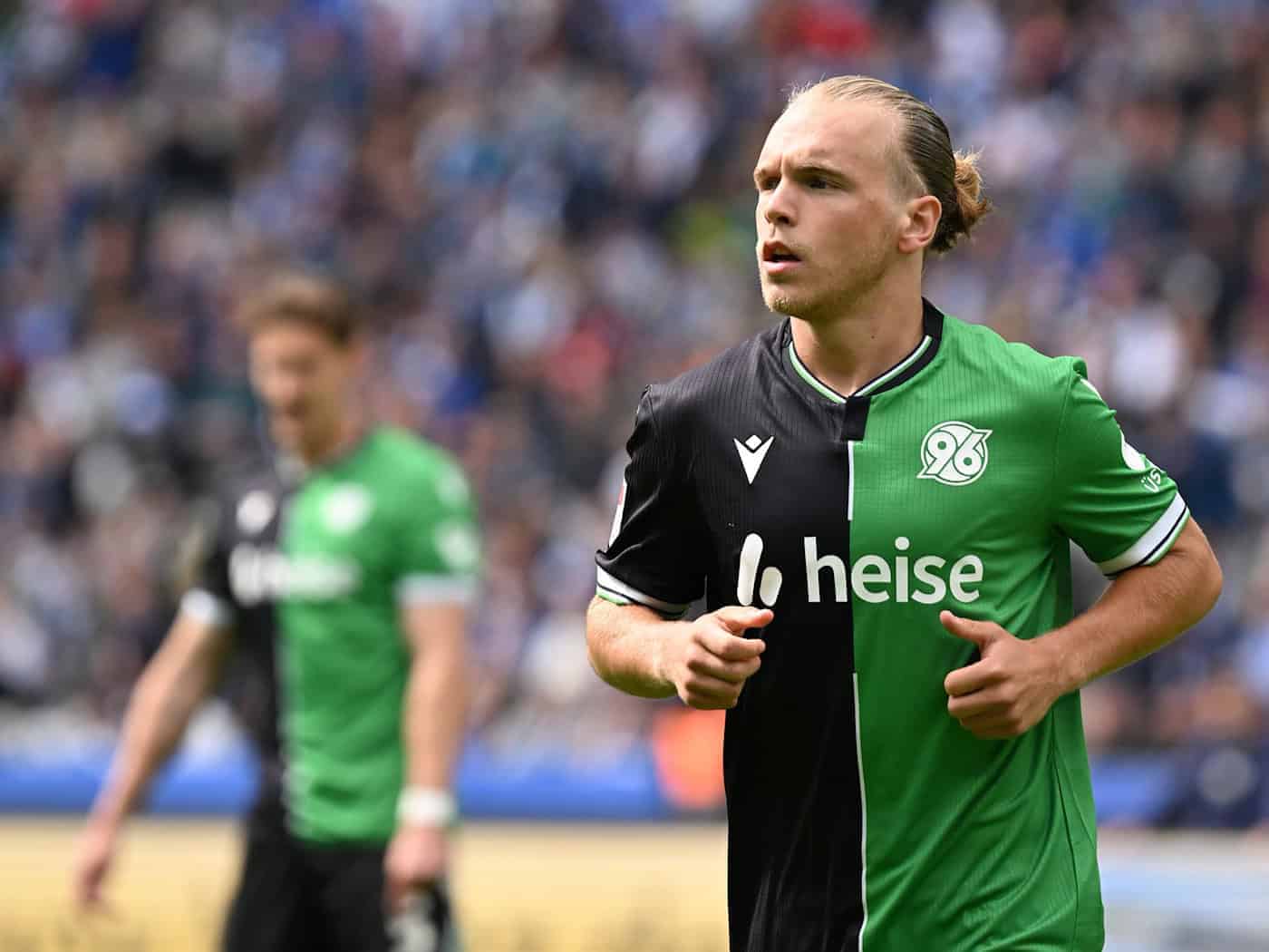 Verkündung im Stadion: Hannover-Stürmer verlängert Vertrag