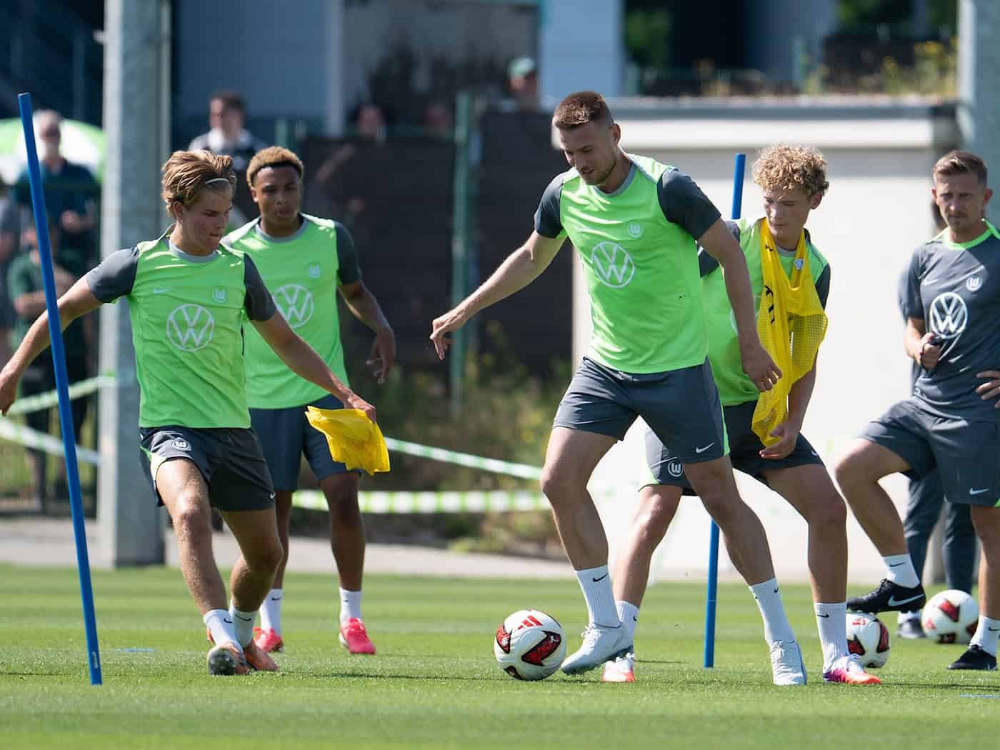 VfL Wolfsburg setzt beim Saisonstart auf jungen Torwart