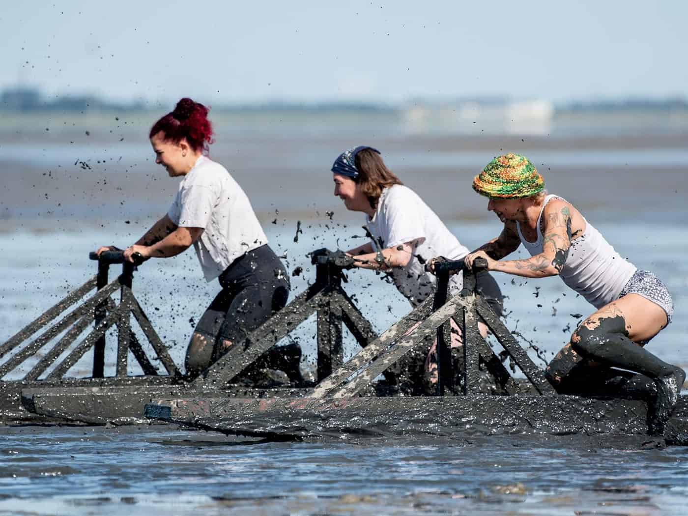„Watt en Schlick Fest“ in Dangast: Foto-Finish bei Frauen, „Dangaster Hüne“ erneut vorn
