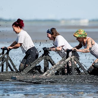 „Watt en Schlick Fest“ in Dangast: Foto-Finish bei Frauen, „Dangaster Hüne“ erneut vorn