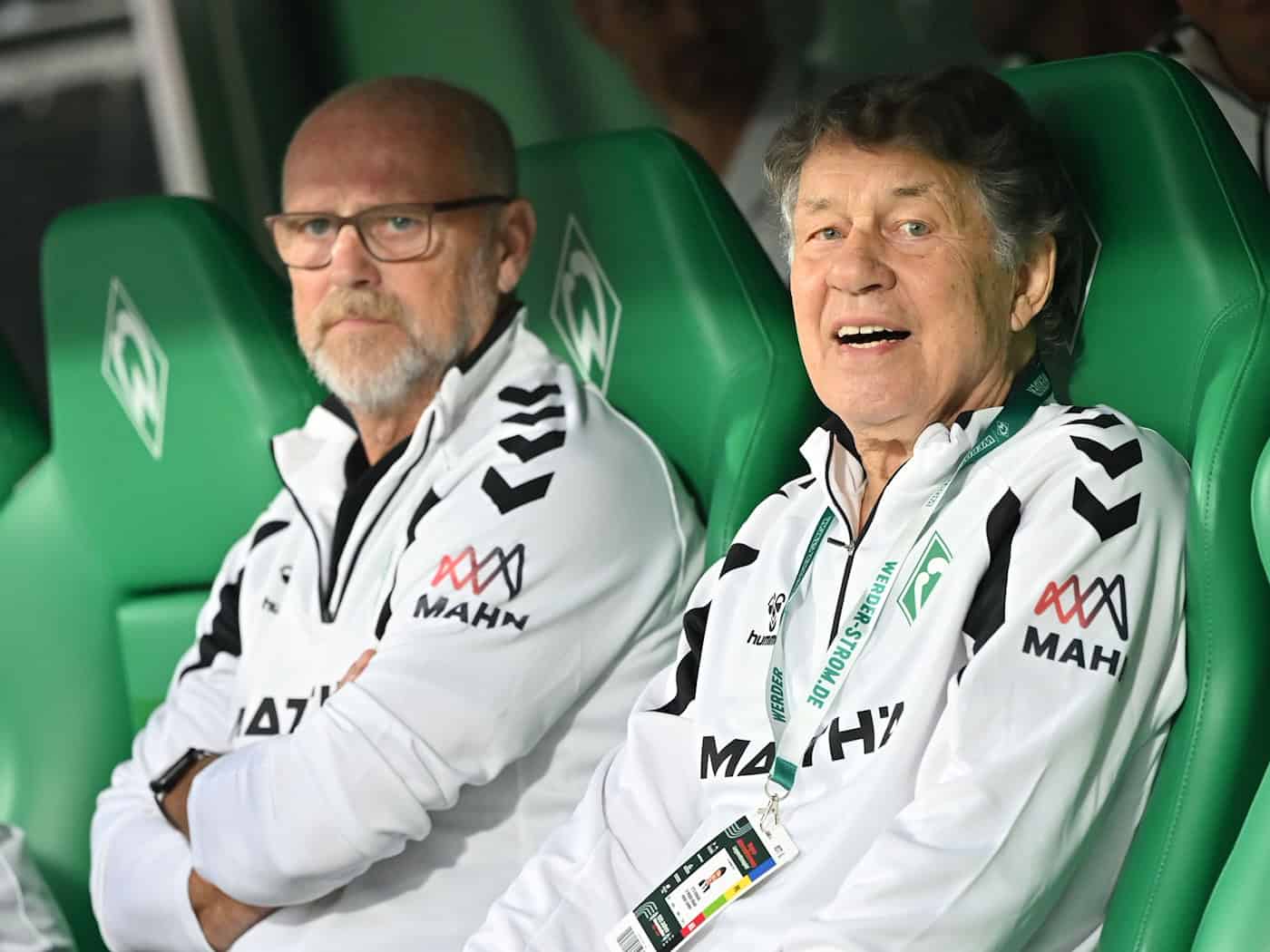 Bremen: Rehhagel (88) coacht Legenden beim 100. Geburtstag des Weserstadions – Werder siegt 4:3 gegen Real Madrid