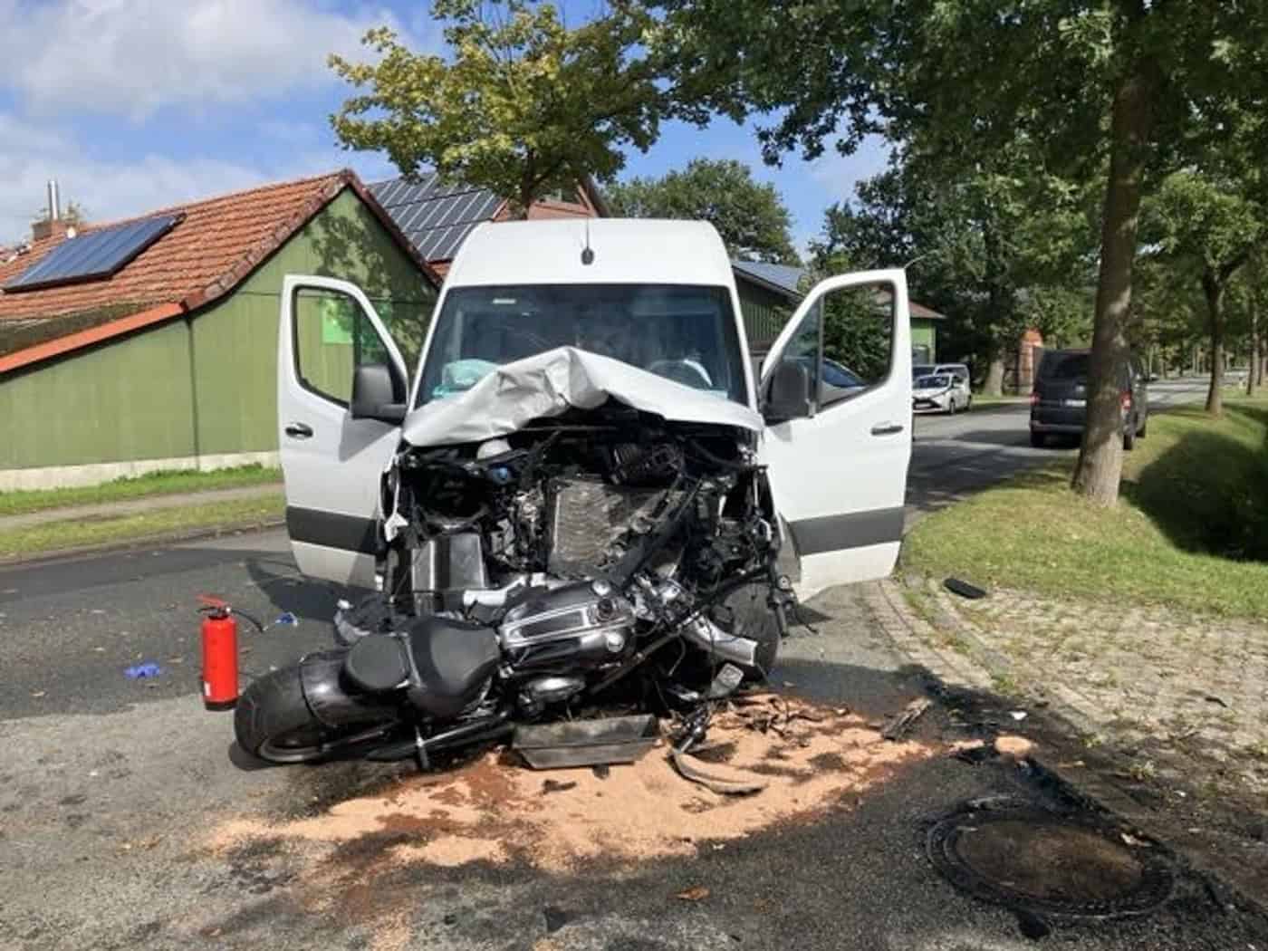 40-jähriger Motorradfahrer stirbt bei Frontalcrash
