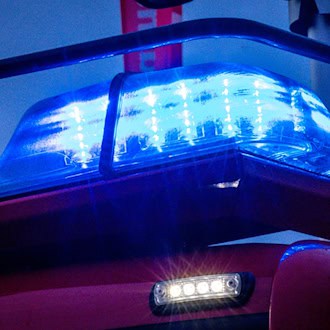 Elf Menschen im Krankenhaus - Bewohner springt in Luftkissen
