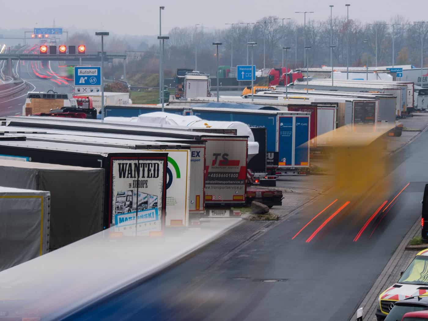 Fingierte Kontrollen an A2 - Falsche Polizisten angeklagt
