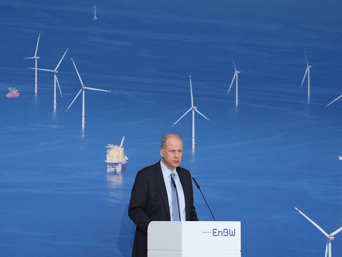 Größter deutscher Windpark auf See in Betrieb genommen