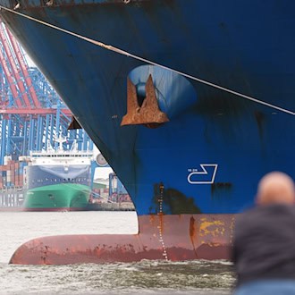 Regierung prüft Cosco-Übernahme des Hamburger Spediteurs Konrad Zippel wegen Sicherheitsbedenken