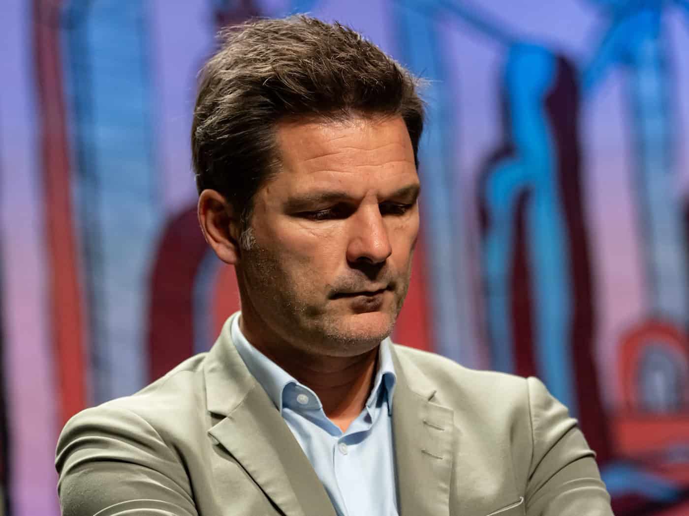 Niedersachsen: Wahlmann sagt, sie habe nicht von Durchsuchungen bei SPD-Spitzenkandidat Krach gewusst