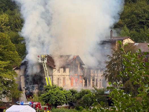 Nach Hotel-Brand im Harz: Brandmittelspürhund im Einsatz
