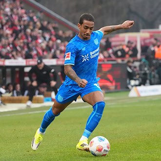 Werder Bremen leiht Außenverteidiger Arthur von Bayer Leverkusen
