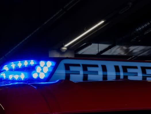 Stichflamme aus Powerbank - Lehrer löschen