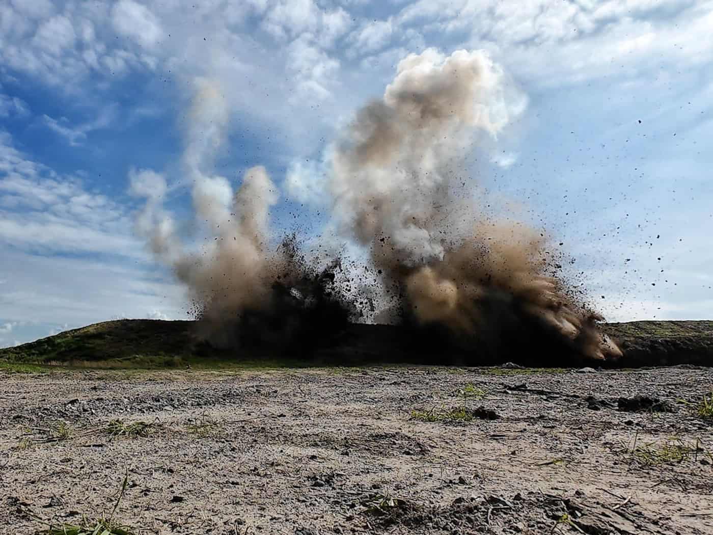 THW sprengt Löcher in Deiche – Spektakuläre Hochwasser-Übung