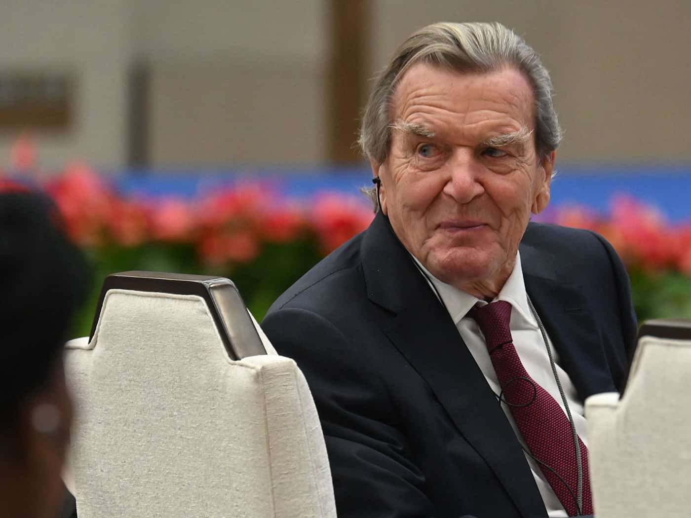 Ex-Kanzler Schröder nimmt in Xiong'an am Global Governance Forum teil, nach Russland-Besuch