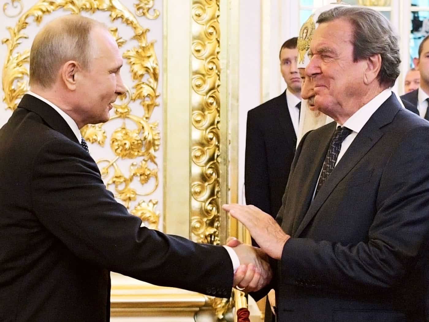 Schröder bei Putins 74. Geburtstagsfeier in Moskau