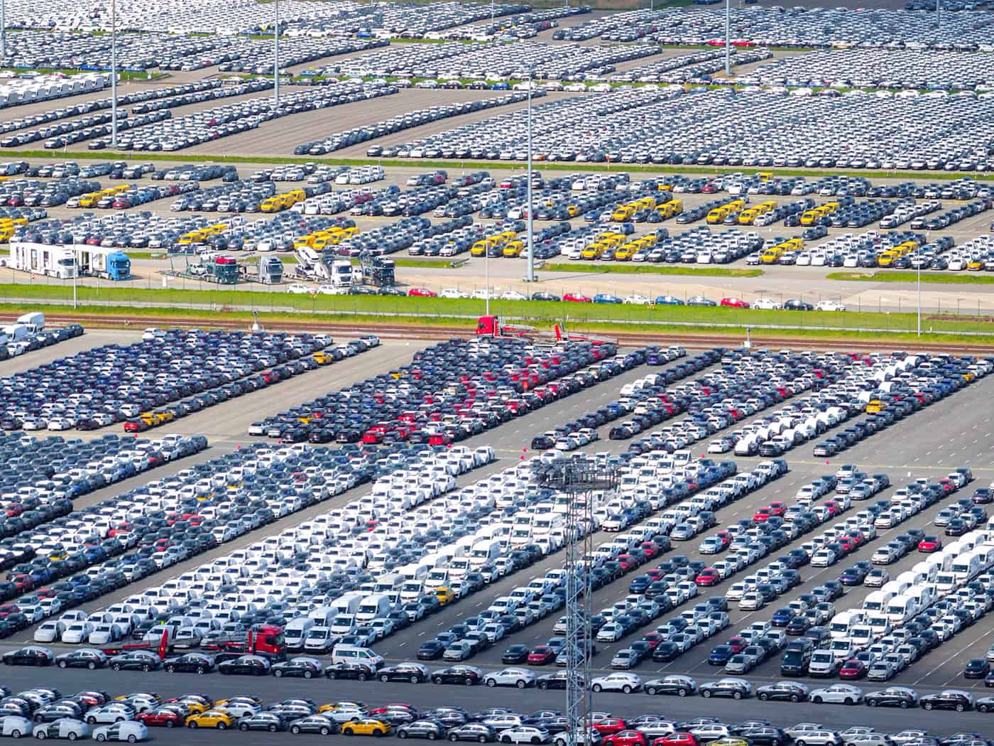 Deutsche Autobauer steuern auf schwaches Jahr zu – China-Einbruch belastet Mercedes, VW, Audi und BMW
