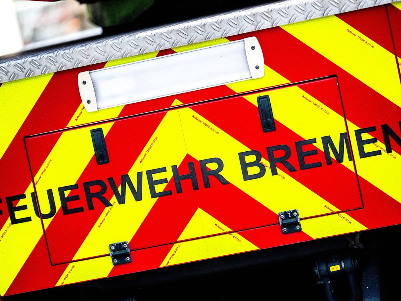 Feuer auf Freimarkt - Flammen zerstören Anhänger