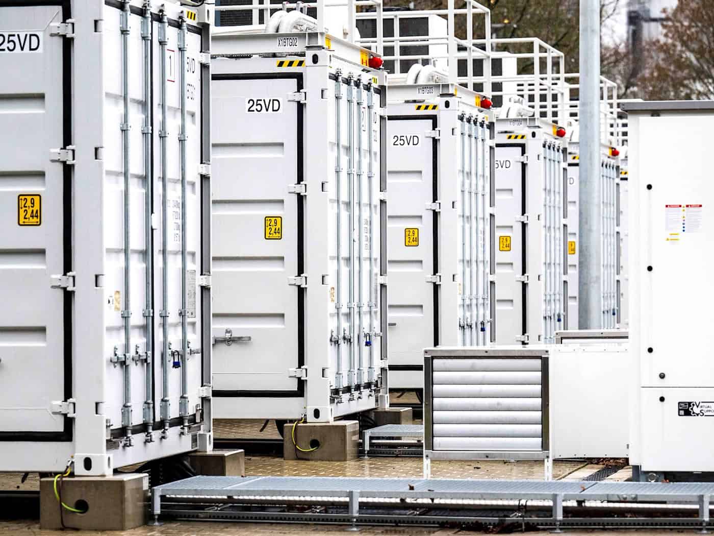 Großbatteriespeicher in Alfeld geht ans Hochspannungsnetz