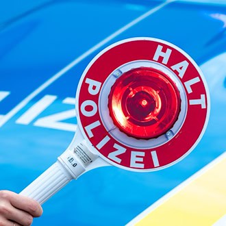 Hochzeitskorso blockiert Verkehr auf A2