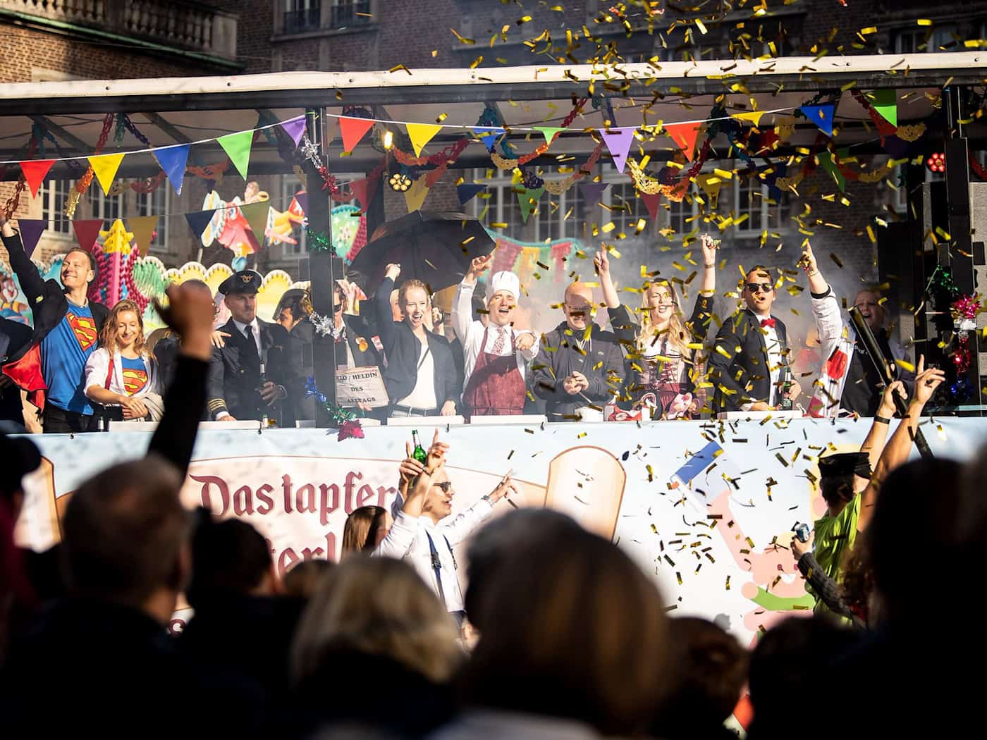 Konfetti und Kostüme, Parade und Party - Umzug durch Bremen