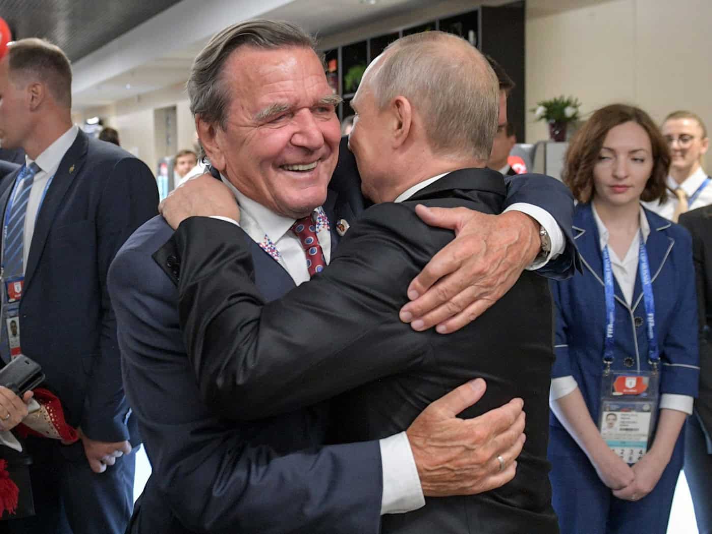 Niedersachsen kritisiert Schröders Putin-Besuch scharf