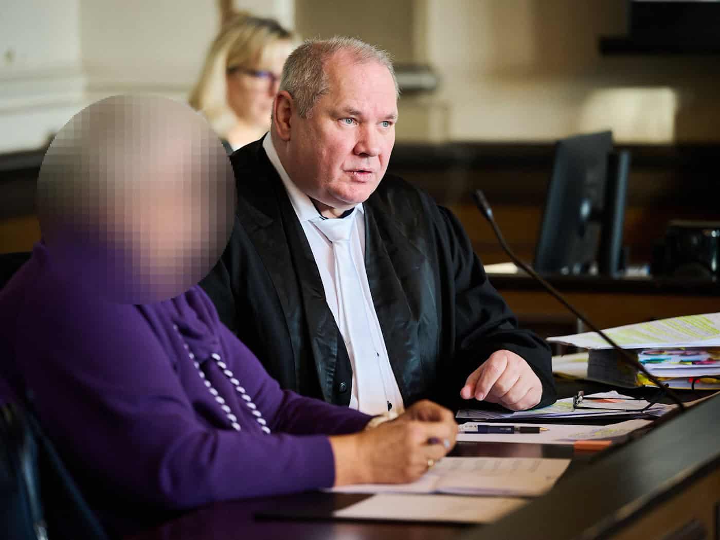 Baby stirbt nach Fehlern einer Hebamme - drei Jahre Haft
