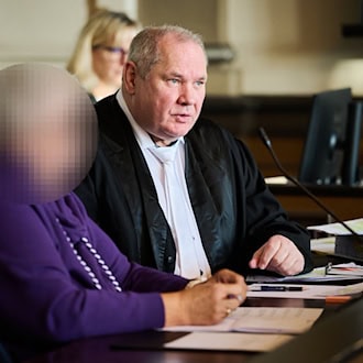 Baby stirbt nach Fehlern einer Hebamme - drei Jahre Haft