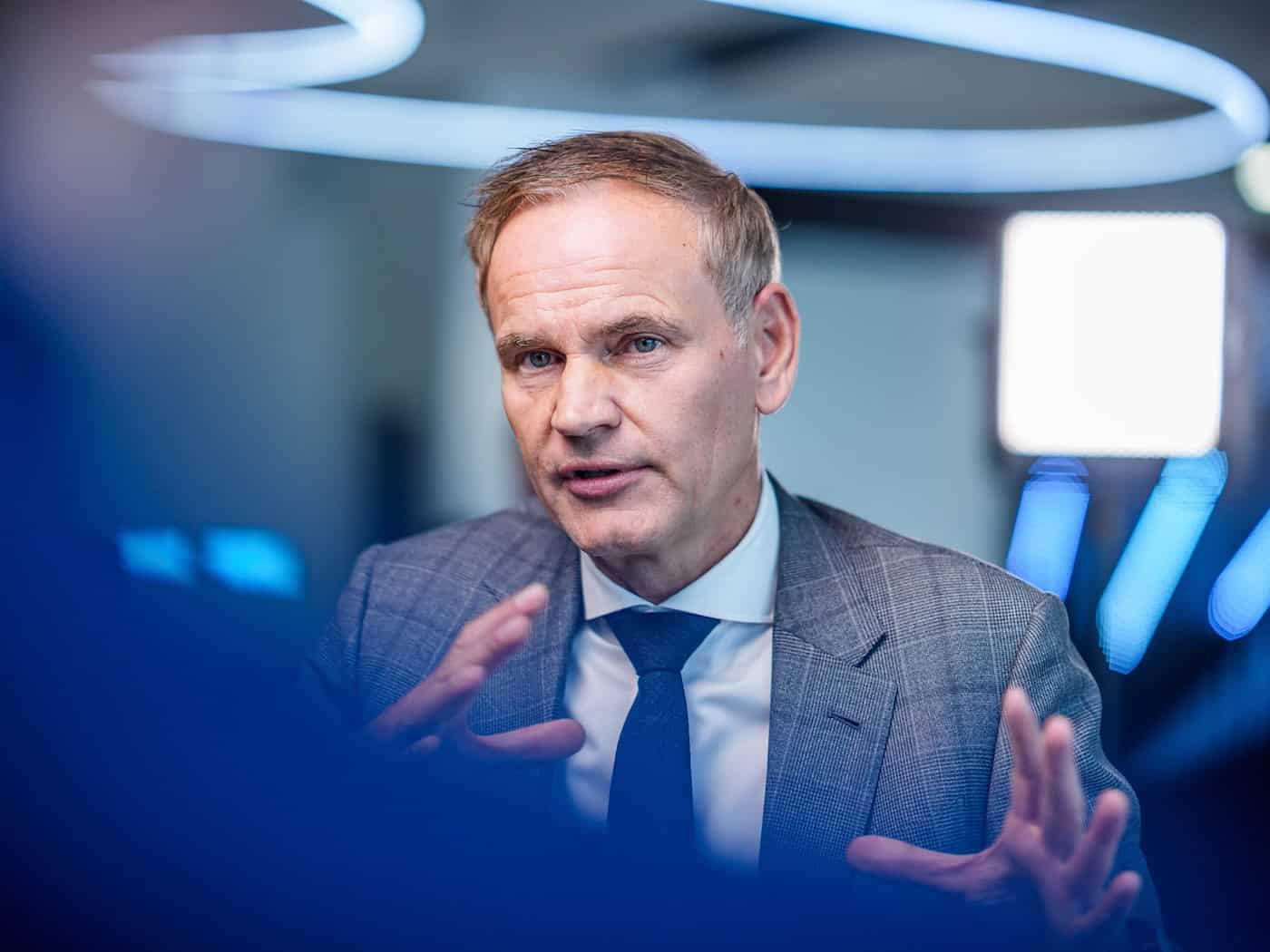 VW-Chef Blume bringt längere Arbeitszeiten ins Spiel
