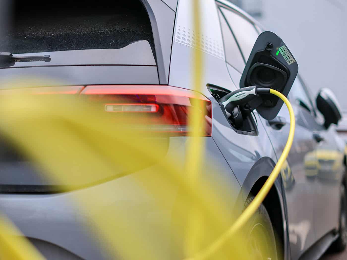 VW ruft weltweit mehr als 70.000 E-Autos zurück